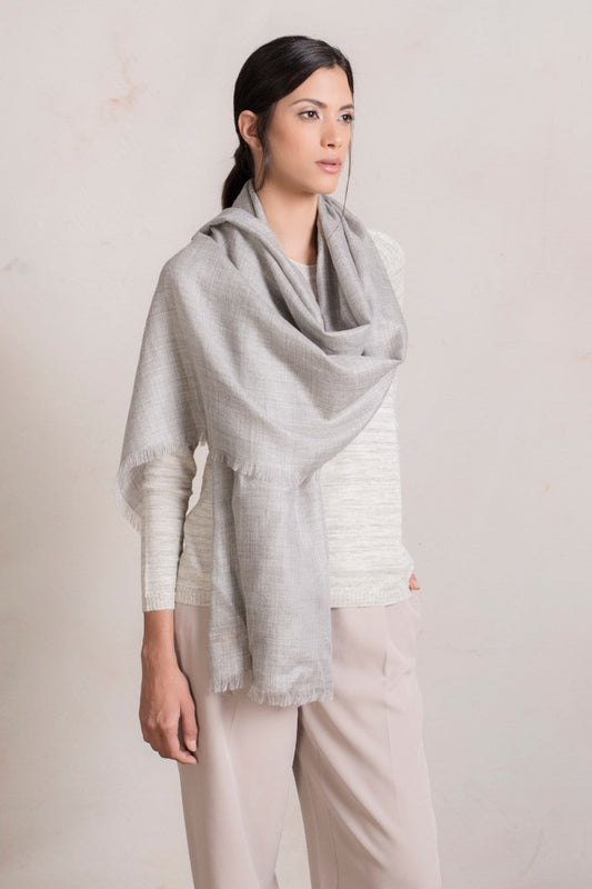 Pato Shawl Baby Alpaca Color Grey Medio