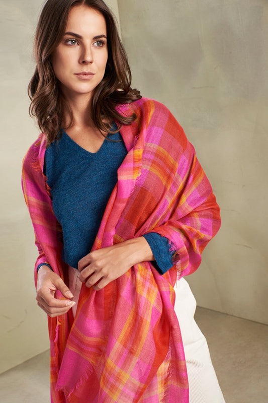 Tory Shawl Baby Alpaca Color Fucsia
