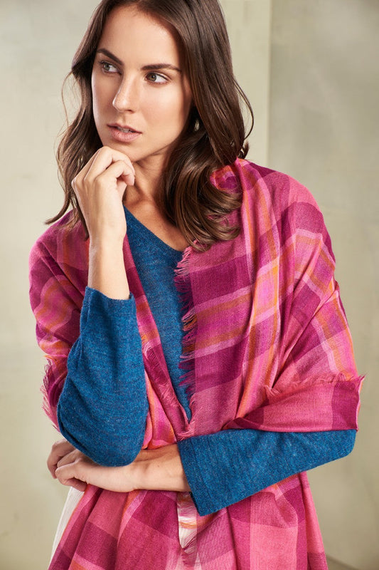 Tory Shawl Baby Alpaca Color Guinda