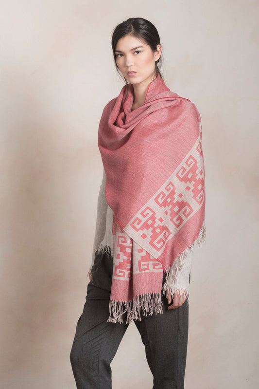 Chancay - 13 Shawl Baby Alpaca Color Pink Oscuro