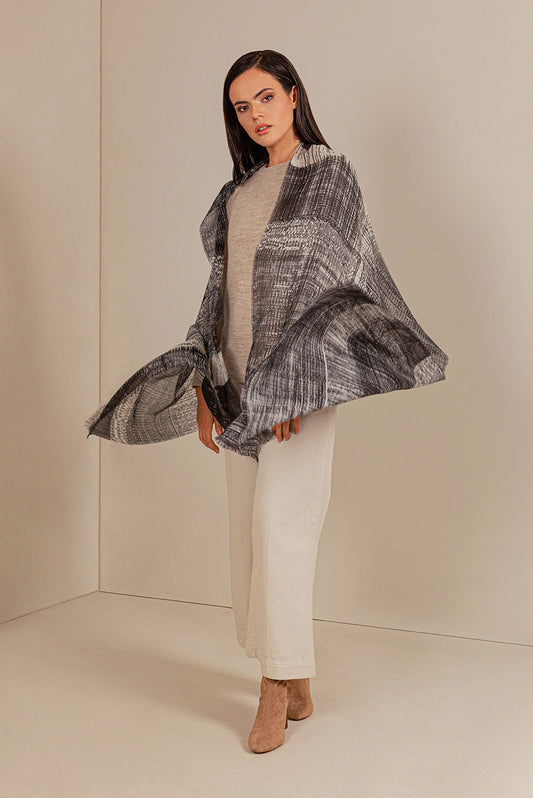 Ulfrida Shawl Baby Alpaca Color White Y Black