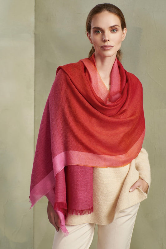 Triana Shawl Baby Alpaca Color Fucsia