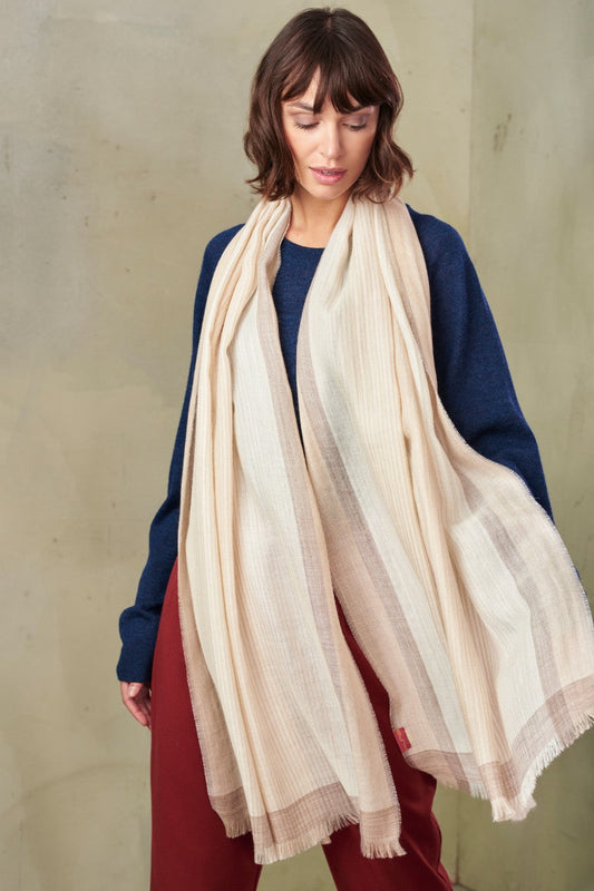 Tenessee Shawl Baby Alpaca Color Beige