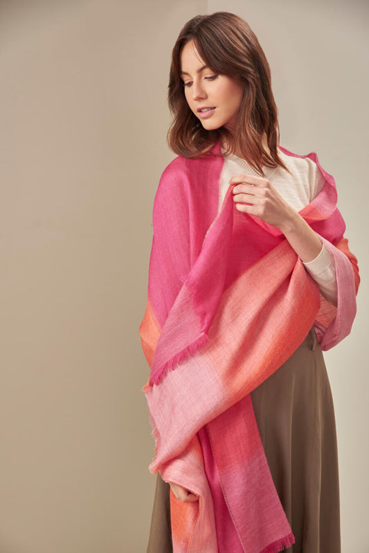 Ugarte Shawl Baby Alpaca Color Fucsia