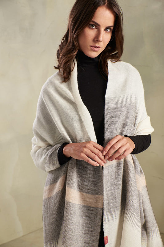 Tocai - B Shawl Baby Alpaca Color Ecru