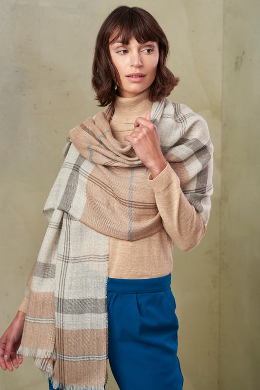 Tormenta Shawl Baby Alpaca Color Grey