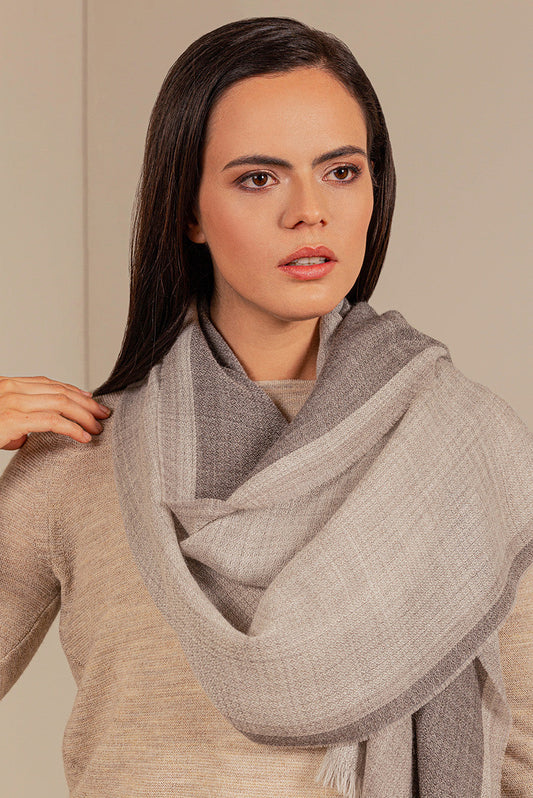 Uatuka Shawl Baby Alpaca Color Grey Medio