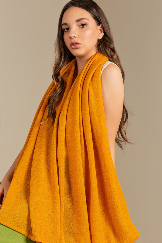 Ubinas Shawl Baby Alpaca Color Amarillo