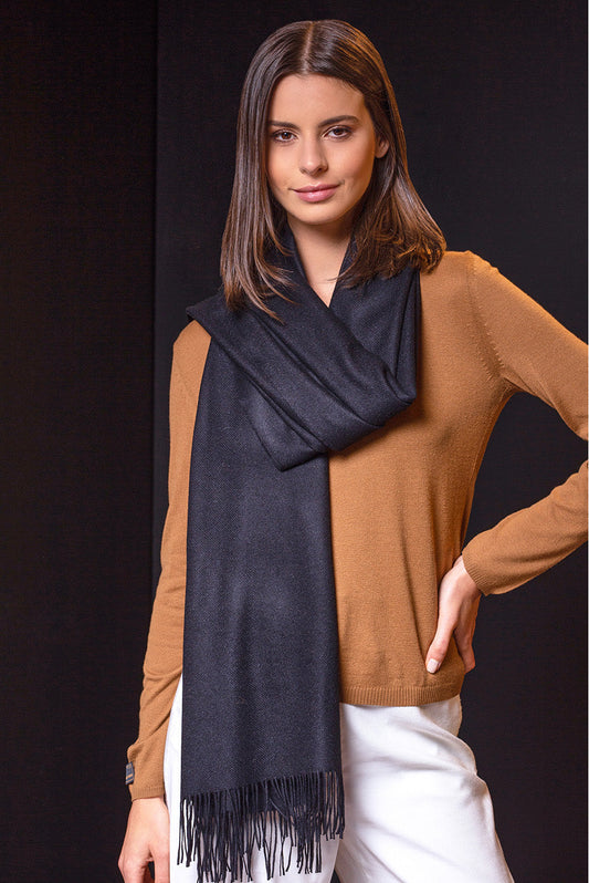 Besazio Shawl Guanaco & Wool Color Black