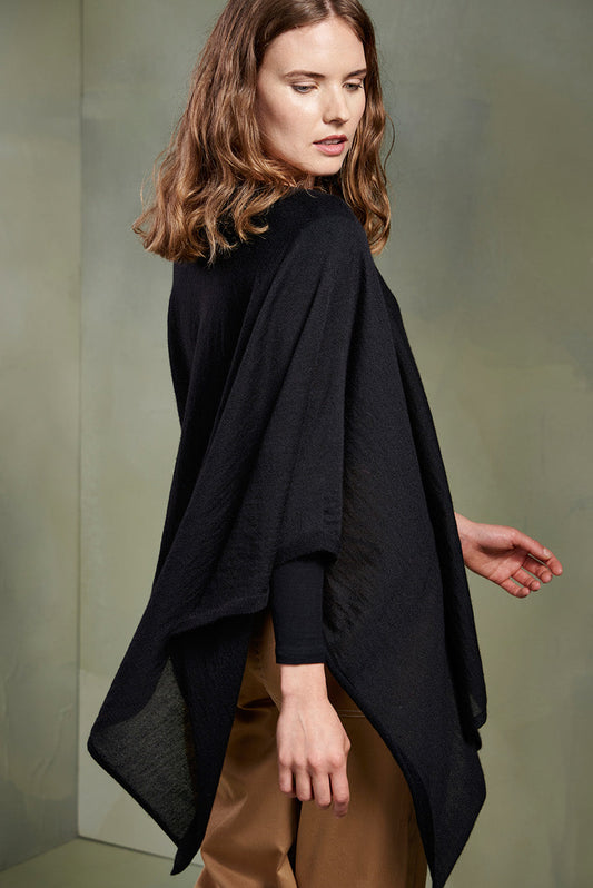 Toffee Poncho Baby Alpaca Color Black