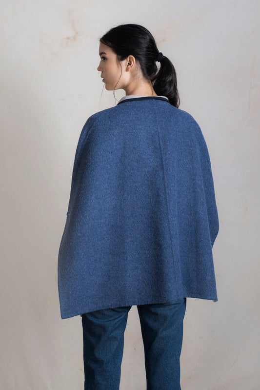 Regard Cape Baby Alpaca & Wool Color Storm & Luna