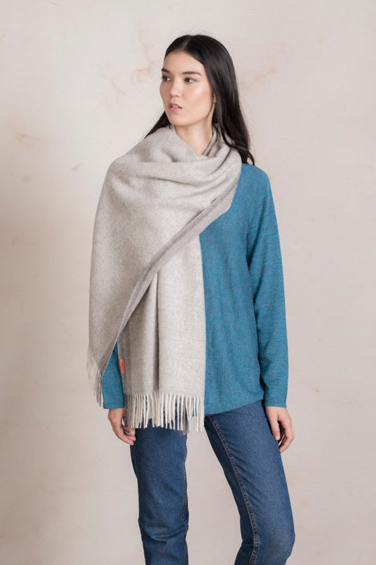 Raiz Shawl Baby Alpaca Color Grey