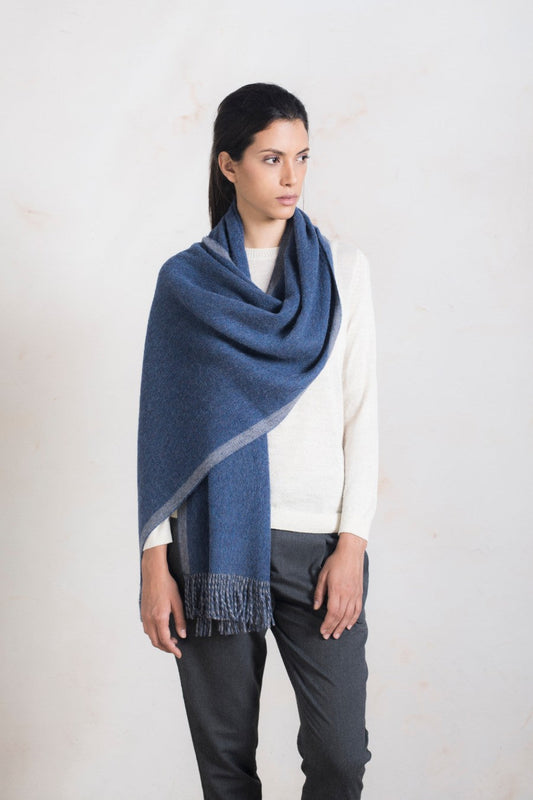 Rainier Shawl Baby Alpaca Color Blue Denim & Grey Medio